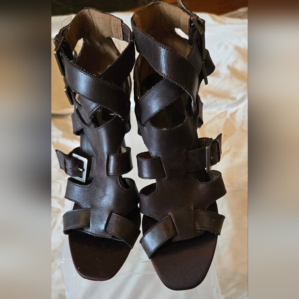 Zigi Soho Women'sBrown Sandals  Strappy Design Size 8.5. 4 Inch Heels Never Worn